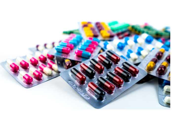 What is the Difference Between Albendazole and Mebendazole